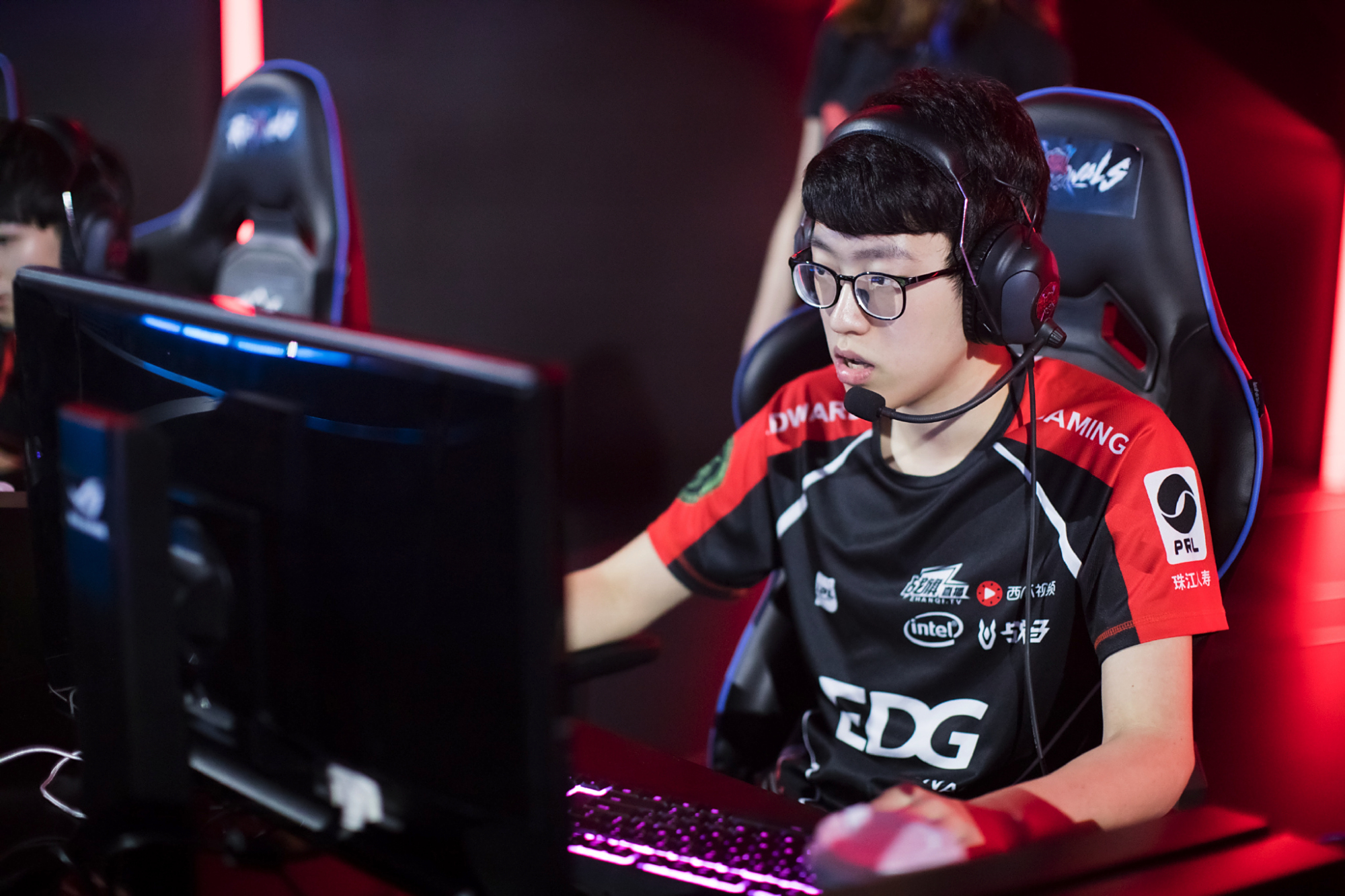 高品质电竞体育赛事平台-Faker在美国队比赛中逆转转会期犹他爵士队长鼓劲，媒体一致点评：Scout在独行侠比赛中悬念迭起(央视点名faker)