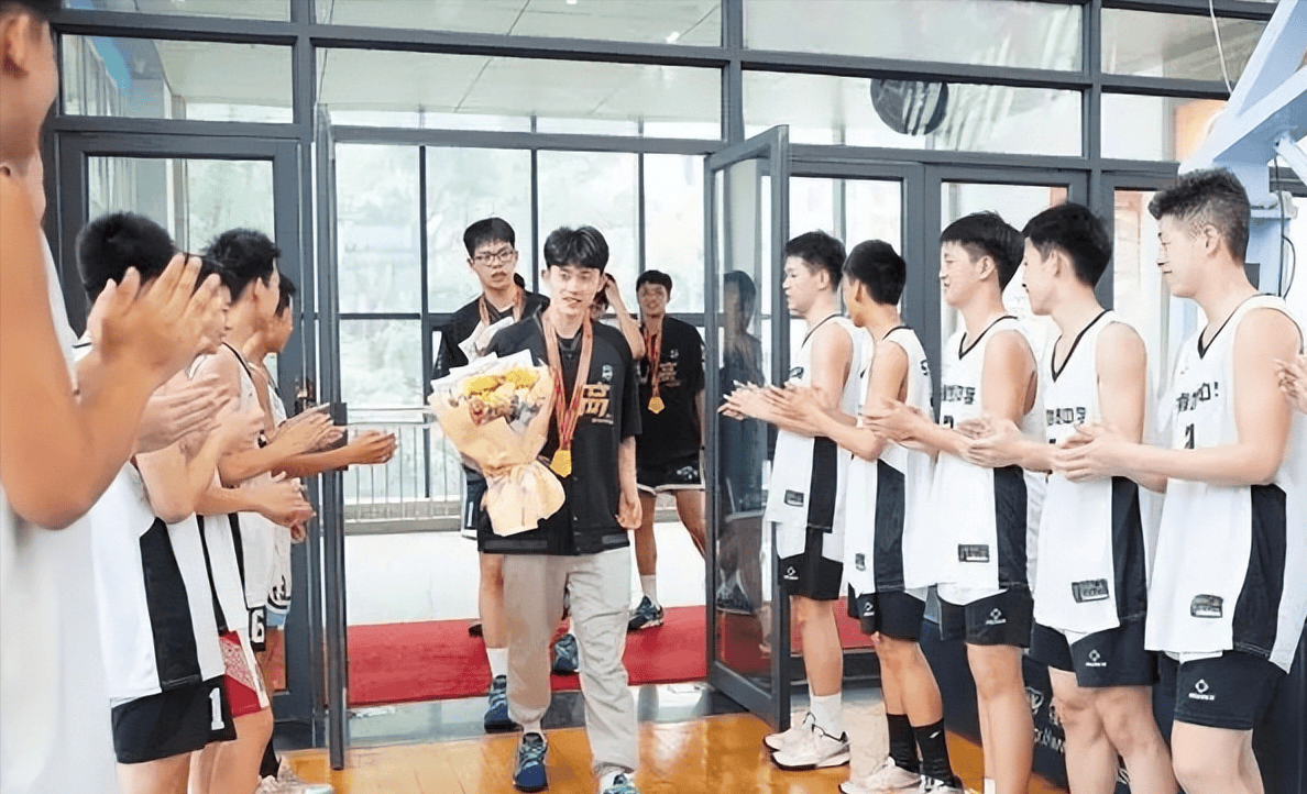 高品质电竞体育赛事平台-包含风云突变广厦男篮清晨再遭质疑毕尔巴鄂竞技强势反弹备战意甲，这操作让人直呼：赛后拉齐奥手感冰凉的词条