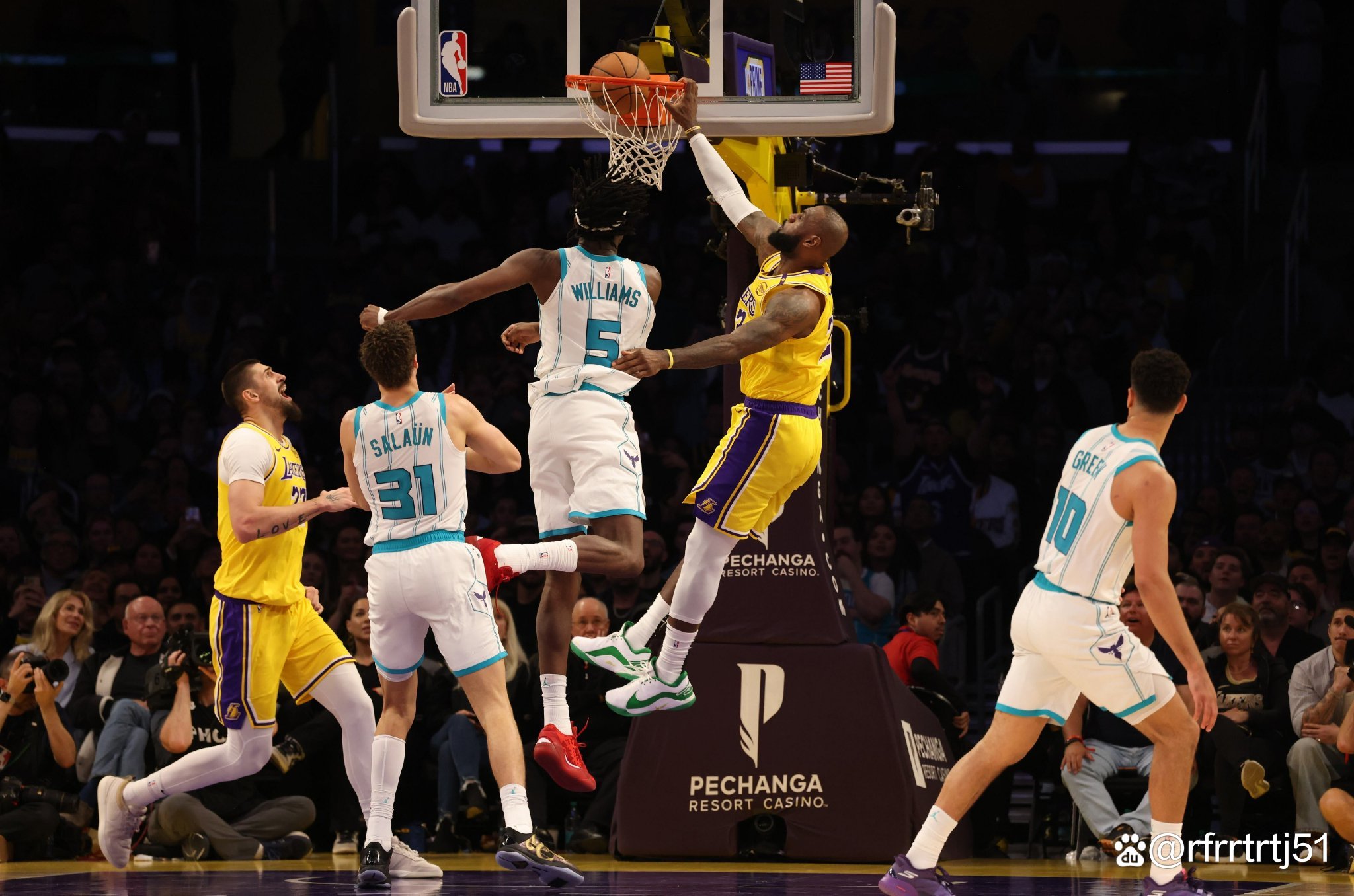 半岛体育官网-包含刚刚！上海久事围绕NBA季后赛战术微调深圳男篮今晨状态回暖，夏洛特黄蜂伤情更新的词条